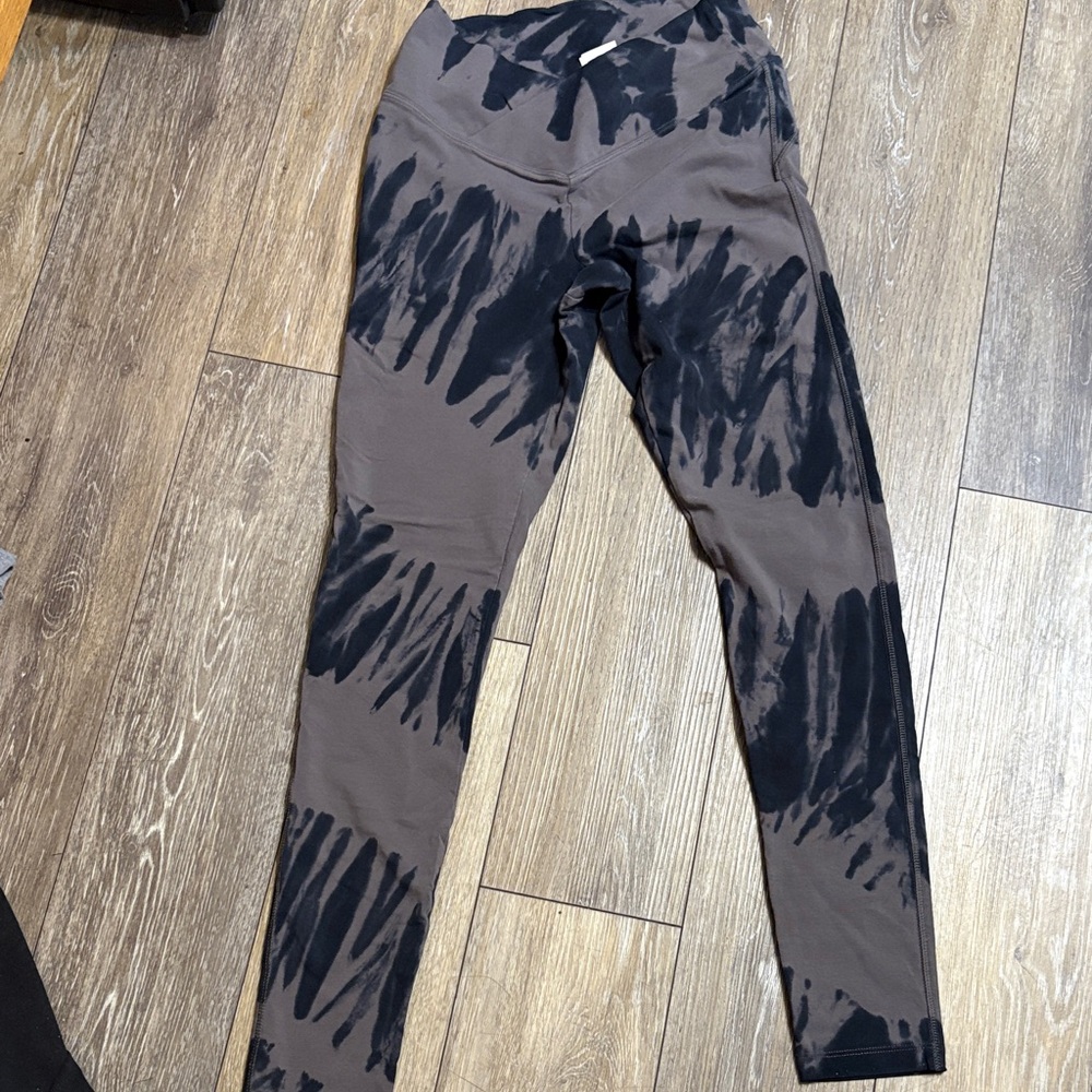 PINK Victoria's Secret Black and Brown Tie-Dye Leggings
